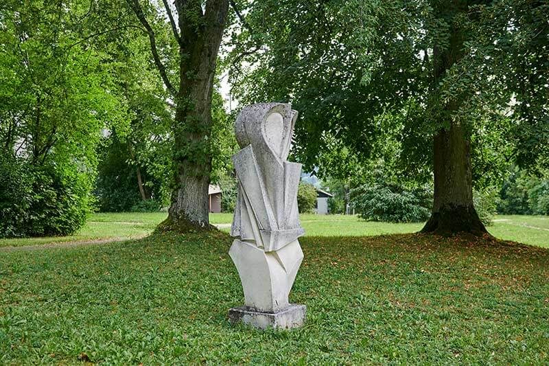 Statue_im_Grünen